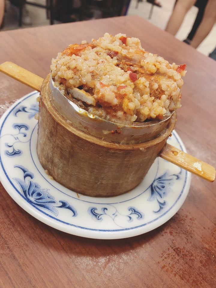 Gọi thêm một suất cơm sườn cay. Nhìn thì có vẻ to nhưng được ít lắm các bạn ạ!