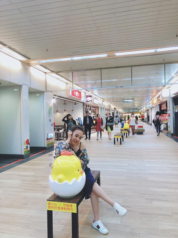 Tranh thủ check in ở ga tàu điện trước khi Say Goodbye :D