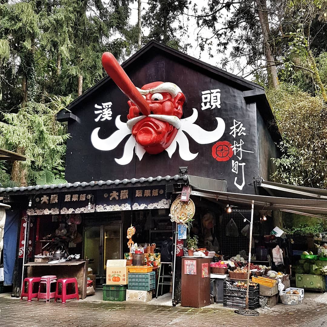làng yêu quái