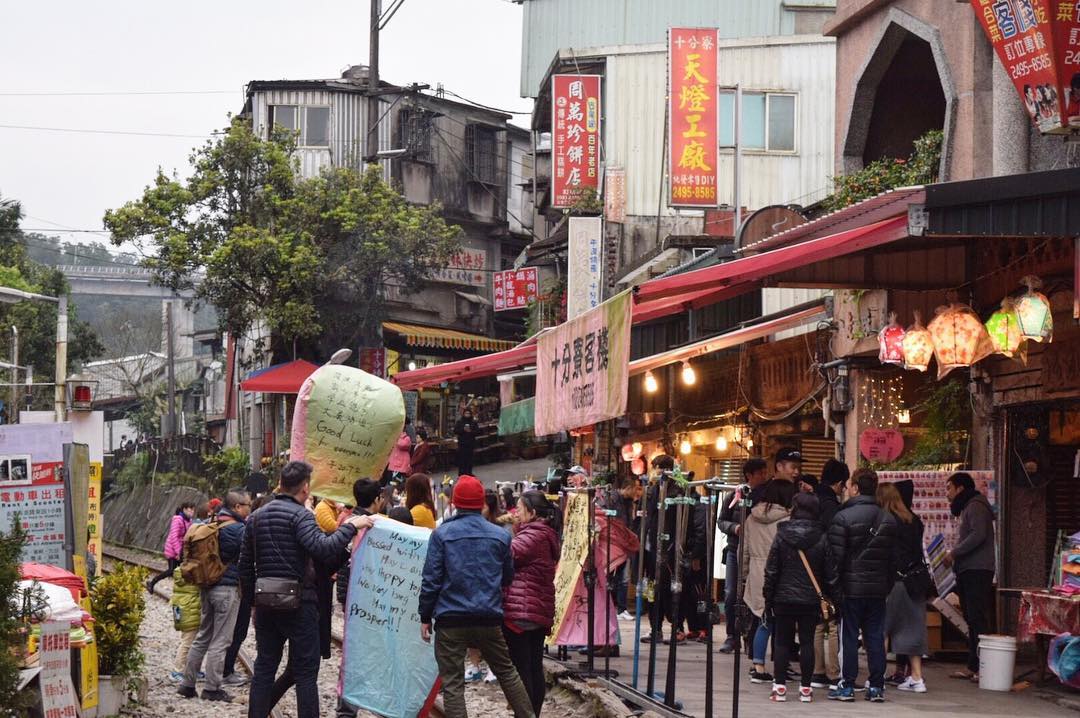 Thả đèn trời