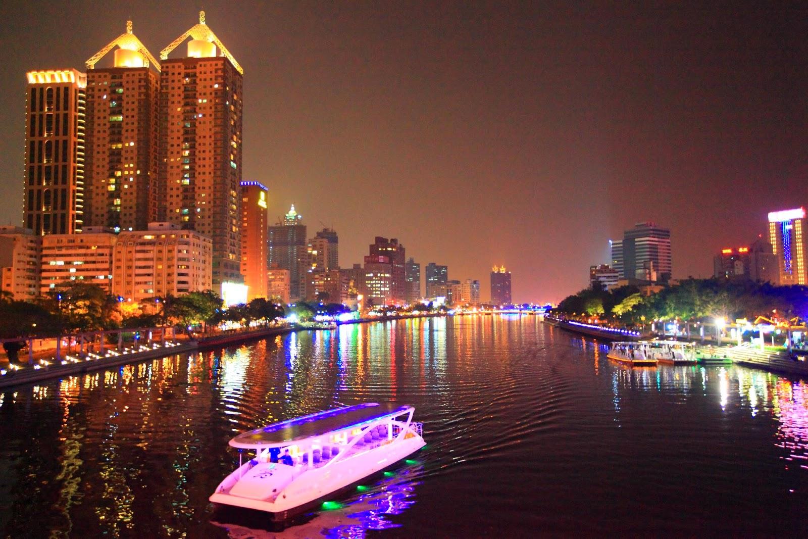 Du ngoạn trên sông Tình