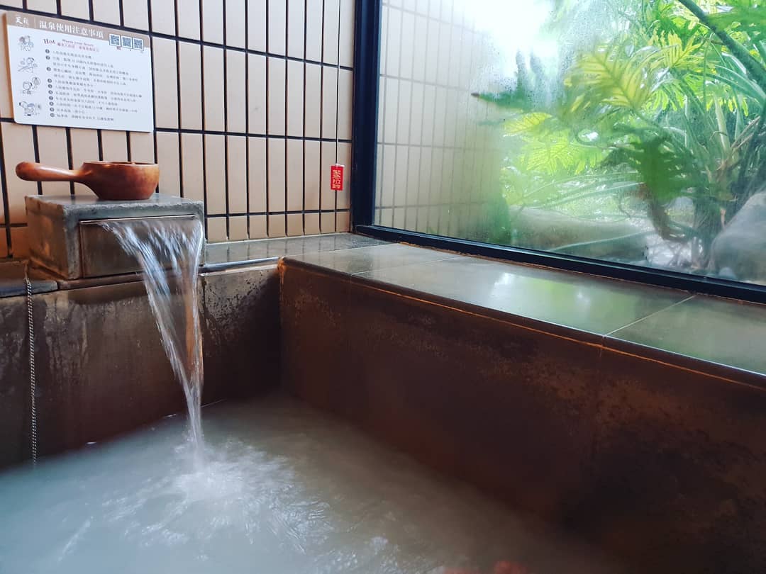 Tắm nước khoáng nóng ở Wulai