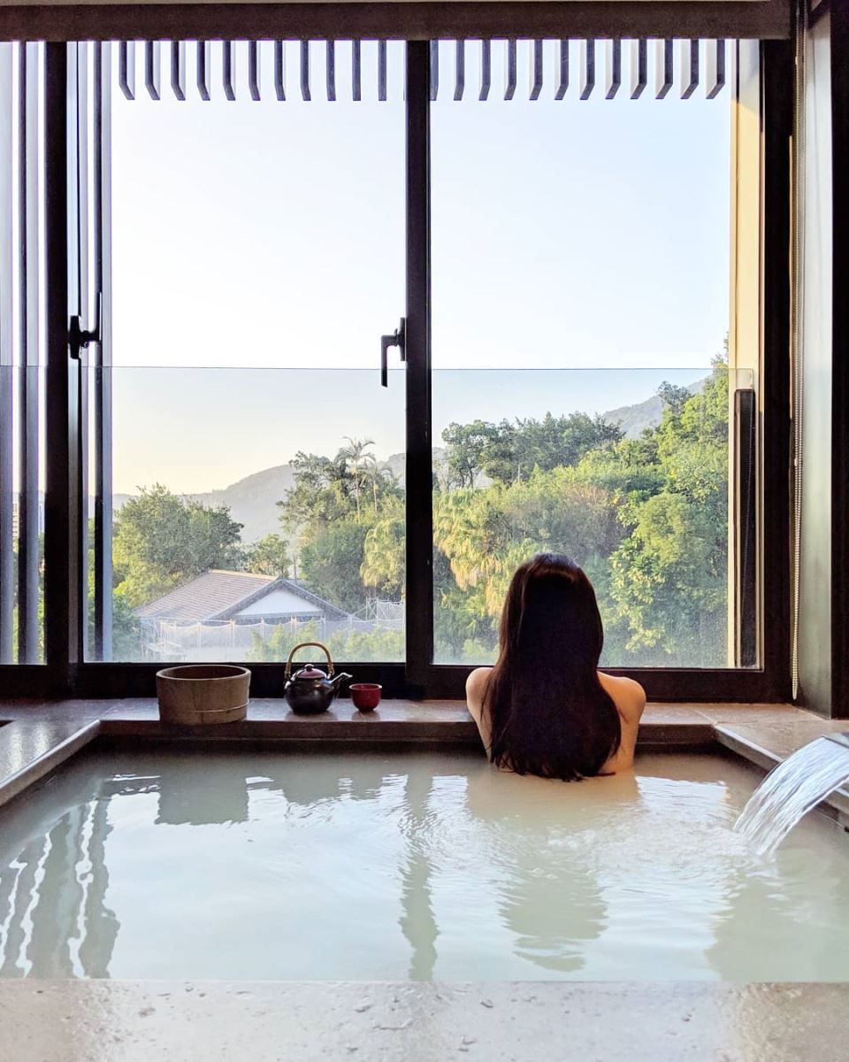 Tắm khoáng nóng lưu huỳnh