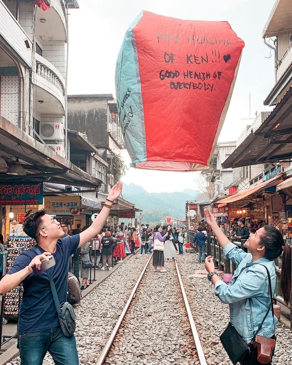 Thả đèn trời