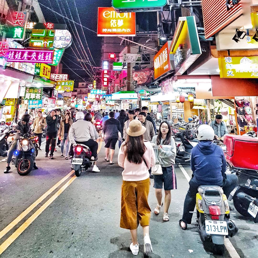 Chợ đêm Phùng Giáp