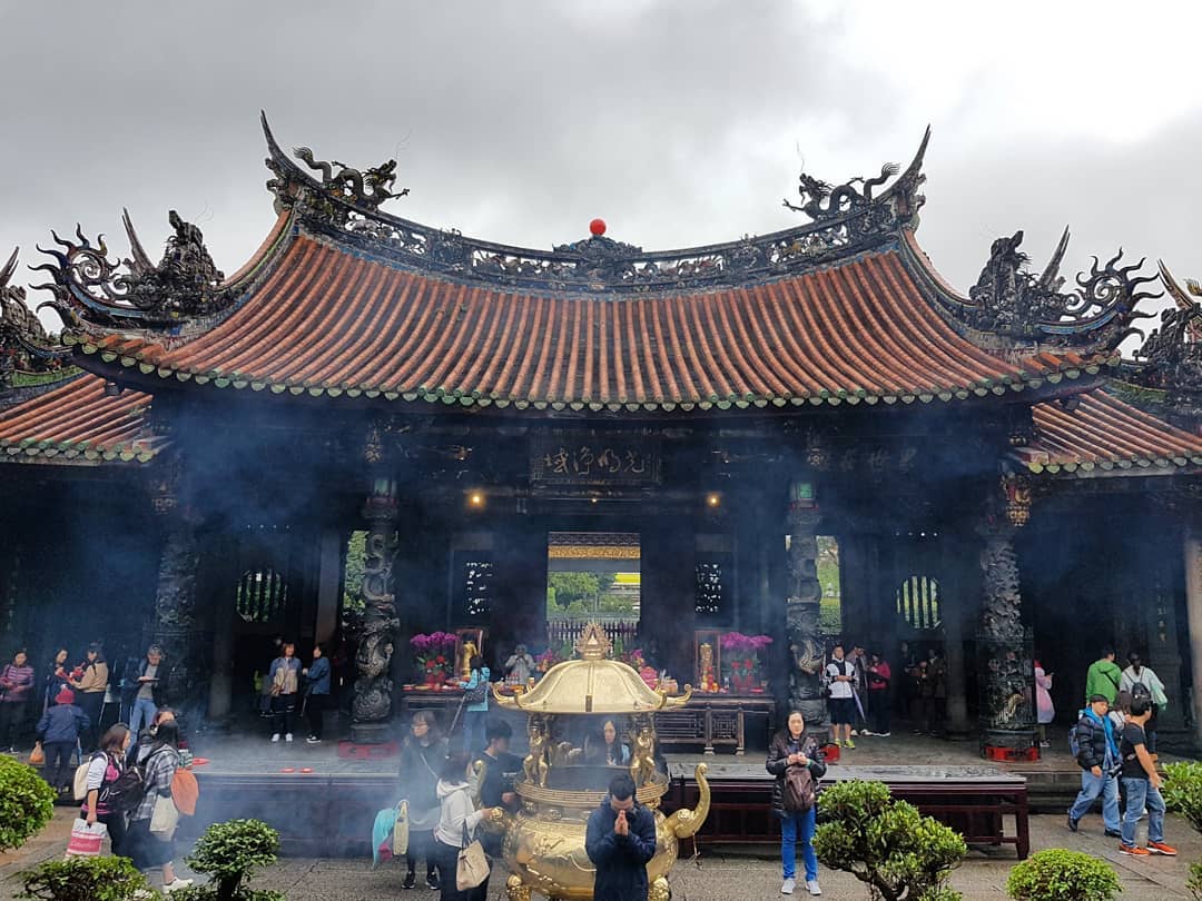 Đến chùa Longshan cầu may